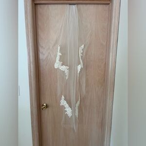 Toni Federici Ivory Bridal Veil With Lace Detail